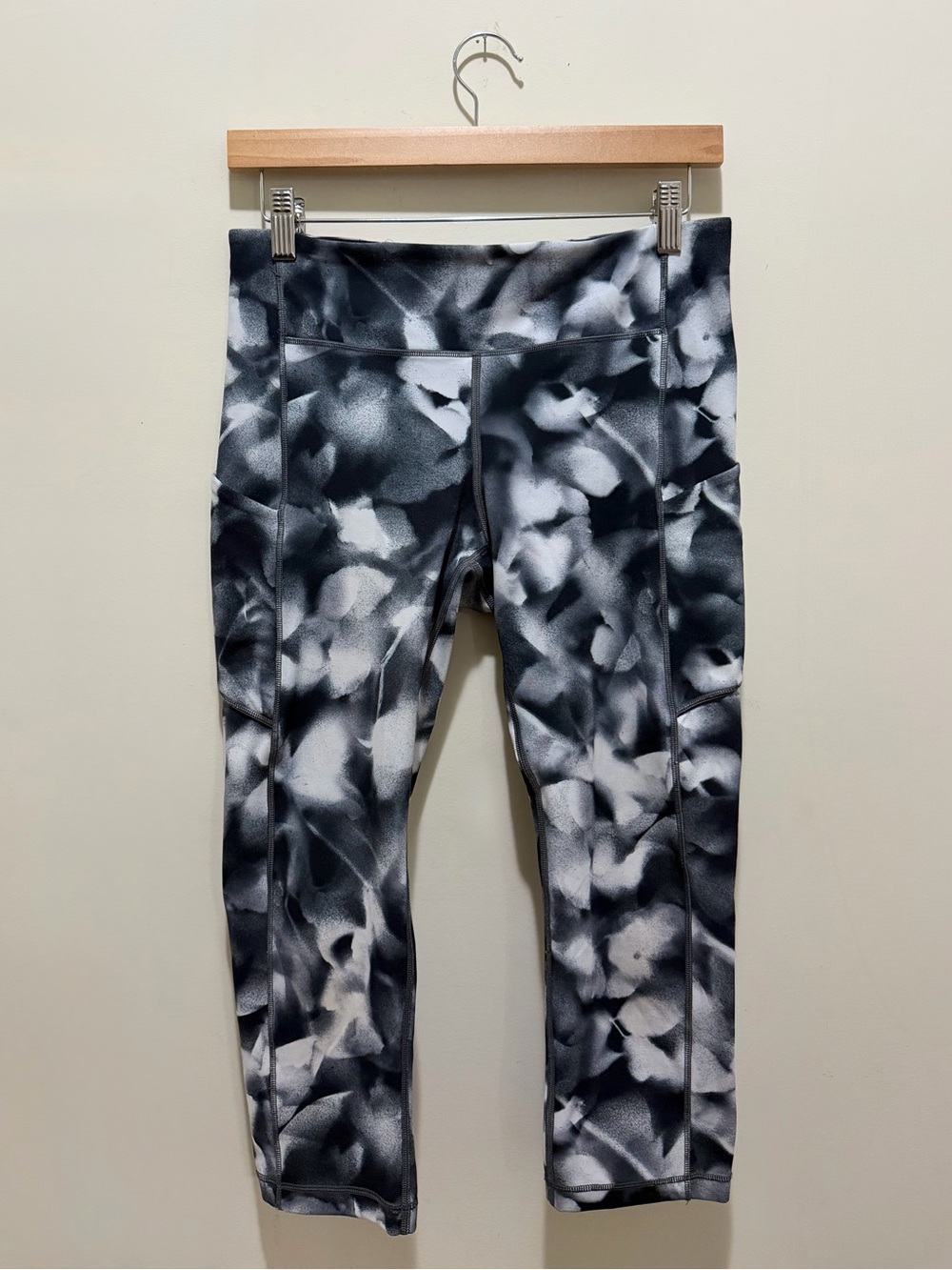 Lululemon Train Times 7/8 Pant 21” Floral Print Leggings Size 8